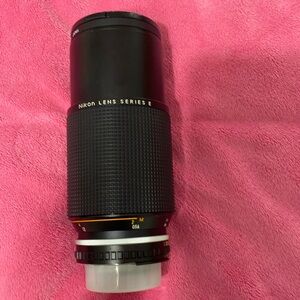 Nikon zoom lens 70-210mm